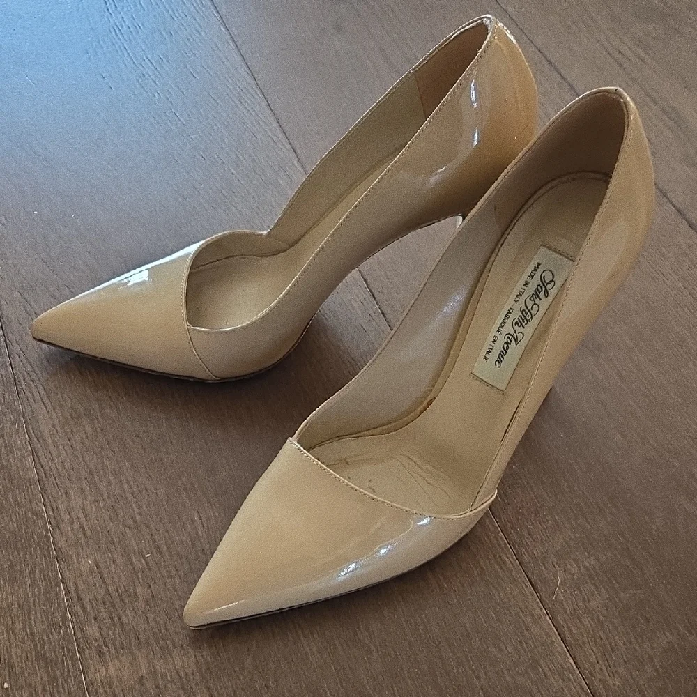 🇮🇹Vintage Saks Fifth Avenue Nude Patent Leather Heels, Made In ITALY, Classic